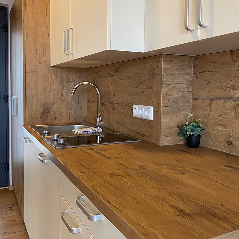 Küchenzeile im Apartment